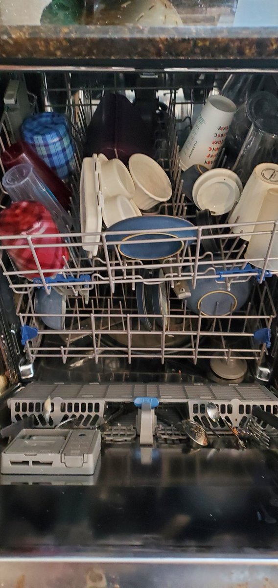 Pauljackmannl's tweet photo. @WhirlpoolCare Only 2 years old. Second time top rack has broke. Horrible quality. https://t.co/NKh9g2k9zN