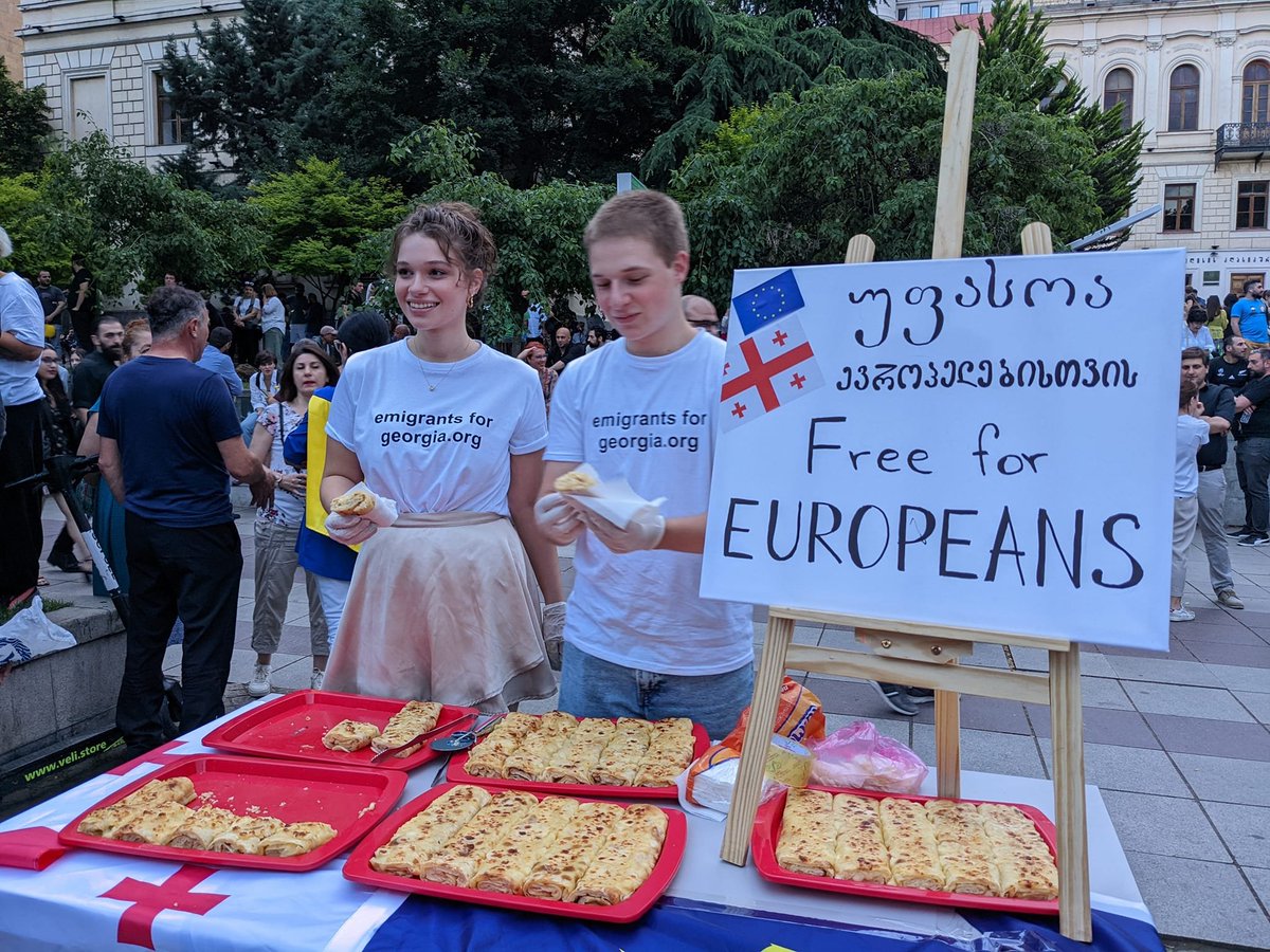 Batumelebi_ge's tweet photo. 🔴HAPPENING NOW: #HometoEU protest in #Tbilisi. Organizers and participants of the protest are going to demand that the government makes necessary steps for European integration, with the main demand being #deoligarchization
📌https://t.co/Gc3qv14xTd https://t.co/a2wjduYGVR