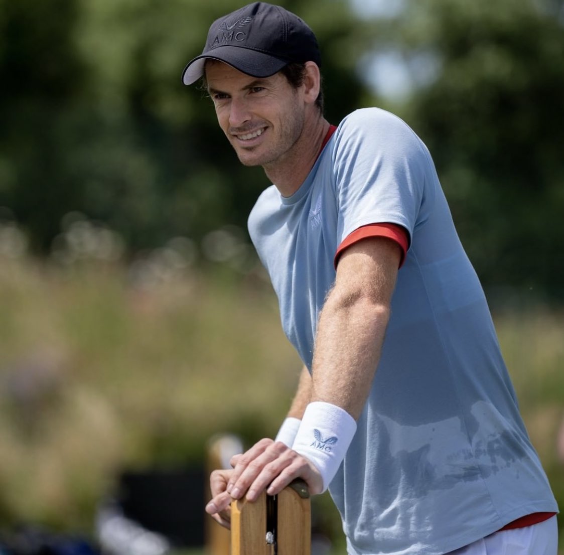 MagicMurrayFans's tweet photo. Smiling @andy_murray 🙂#Wimbledon2022 https://t.co/aUaPaMLoWC