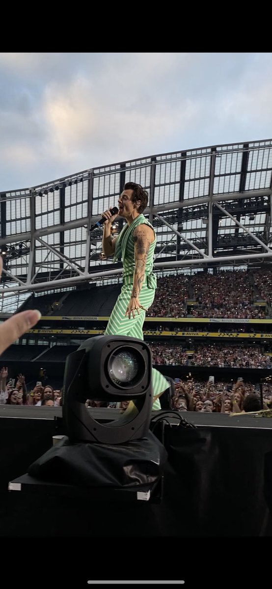 fwkingcalum's tweet photo. this man has my whole heart

#HSLOTDublin https://t.co/5CrVLJTzpc