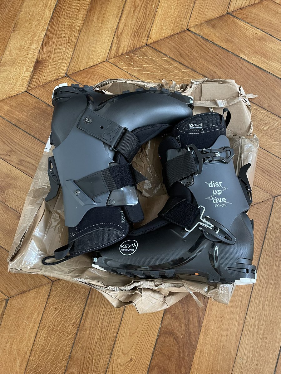 Splitboarding, bridging the gap between skiers and snowboarders one step at a time🫣