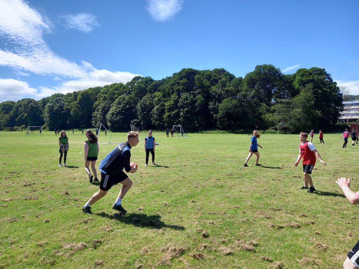Fantastic day yesterday <a href="/Charleston_PE/">Charleston PE</a> helping out at their S3 Multi-Sport Day 💚❤🦅🏉 #HereforHighland