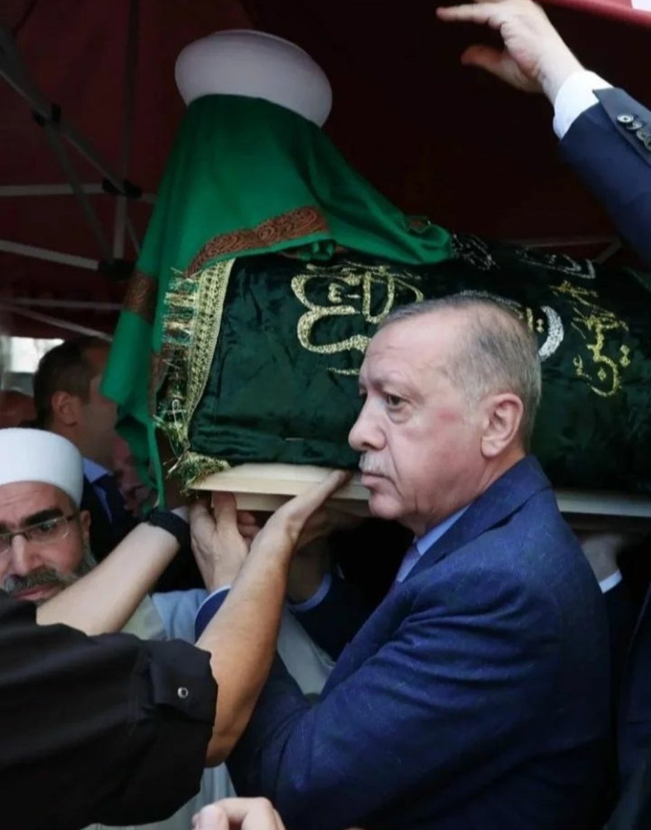 Bu ülke şeyhler dervişler ülkesi değil derler şeyh devletin omzunda o bize yeter