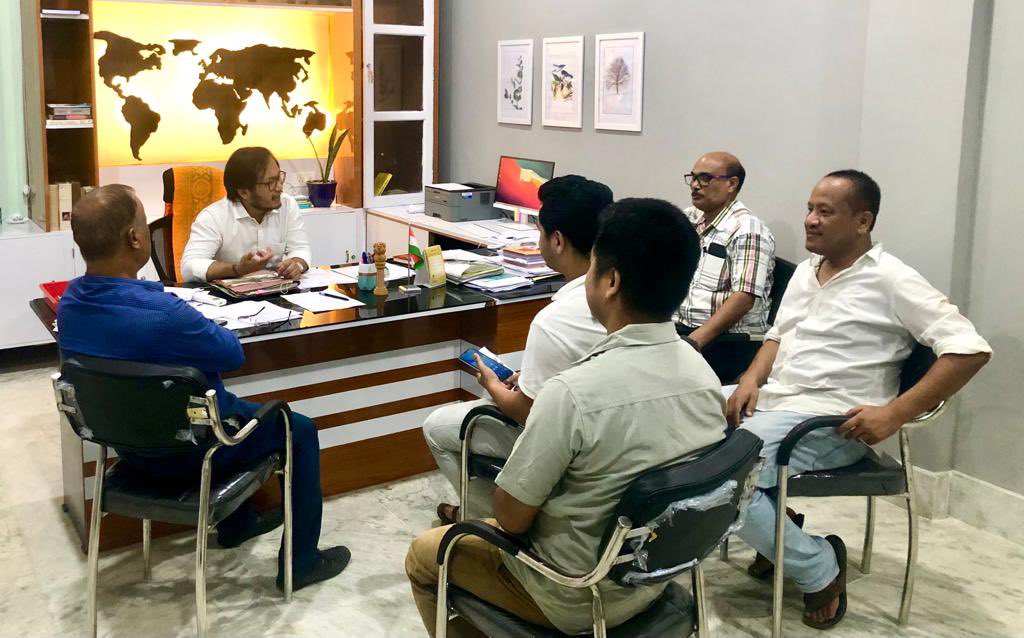 SDO_CGossaigaon's tweet photo. FCS BO @mridul_boro held a meeting with ADS, Inspectors and SIs of FCS Dept. Gsg to review the Aadhaar seeding of NFSA beneficiaries which is to be completed before 30/06/2022. He asked all to meet the daily targets of seeding and deletion. @dckokrajhar @FCSCAssam @fooddeptgoi https://t.co/nugYNmZvY9