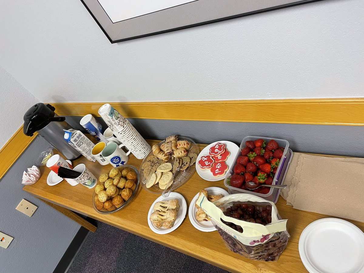 WormsEtAl's tweet photo. Come join us on zoom or in person room 1014 in 10 minutes for @rachels67394221’s masters defense! https://t.co/qDMXZp6VKl
