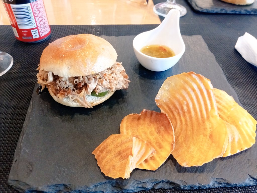Alvaro_MenRu's tweet photo. Vaya lo pongo xq me da cosa q pronto pierda calidad. El mejor puto pan con lechón de Cuba. Lo hacen en el bar de tapas de oasis (Varadero) después de eso no hay más na. Y barato. https://t.co/nNb57mZjzm