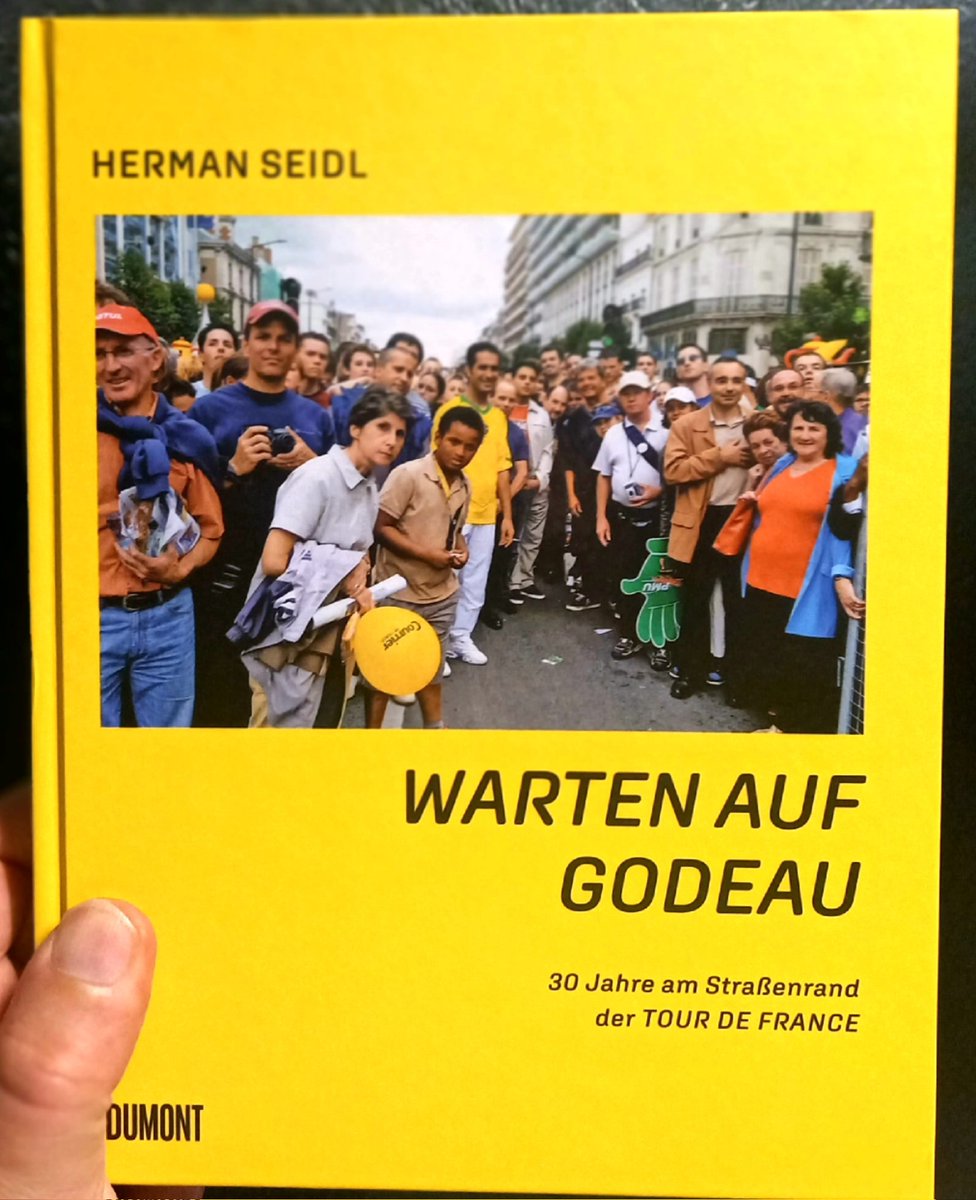 Auf dieses Buch hab ich lange gewartet. Und es hat sich gelohnt. <a href="/HermanSeidl/">Herman Seidl</a> sieht die Tour de France seit 30 Jahren und wir dürfen endlich mitsehen. Danke ! In einer Woche sehen wir Sie in Kopenhagen. <a href="/BernhardFlieher/">Bernhard Flieher</a> <a href="/dumontverlag/">DuMont Buchverlag</a>
<a href="/EiselBernhard/">Bernhard Eisel</a> <a href="/Eurosport_DE/">Eurosport DE</a> <a href="/RadsportNewscom/">Radsport News</a>