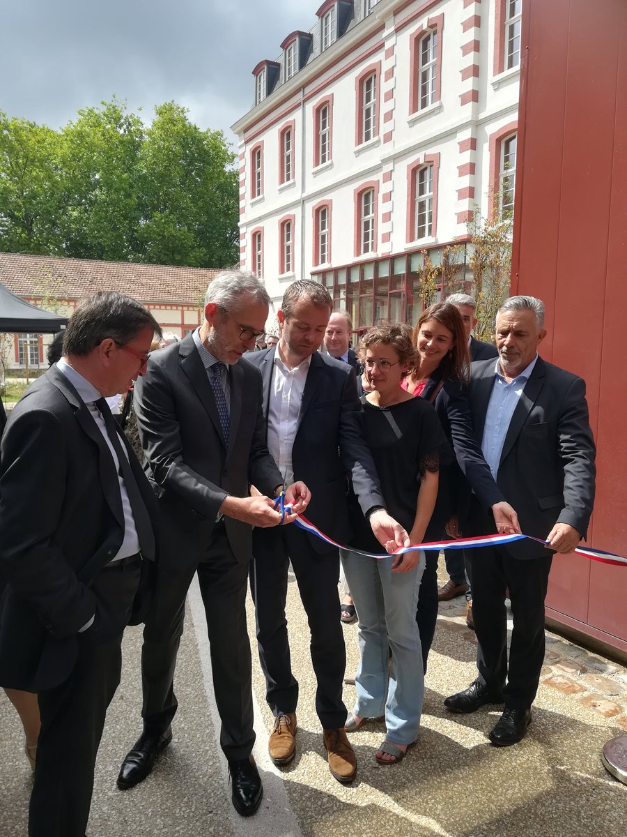 Inrap_ActuGE's tweet photo. Grand moment de la coupe du ruban à l'inauguration du nouveau centre des archéologues de l'@inrap 😀 @Prefet51 @ChalonsAgglo #Semcha Ville de #Châlons en Champagne... https://t.co/p55VivYs7Z