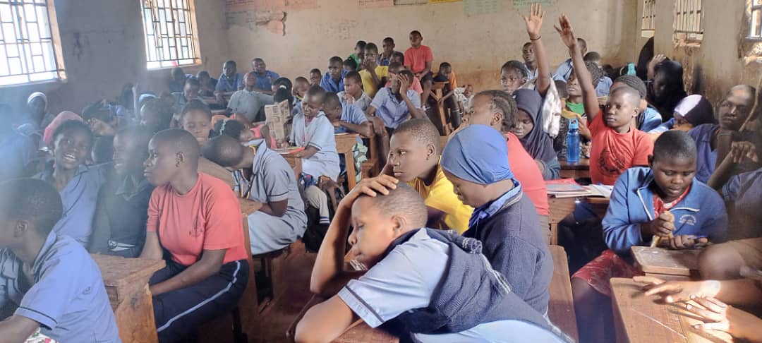 YouthShadow's tweet photo. Effective communication is key in decision making and good health seeking habits. Participates of the Back to School Mindset Change Project learning about #effective_communication.
#Back2SchMindsetChange
#YouthEmpowermentProgram https://t.co/hz5yC1iwQA