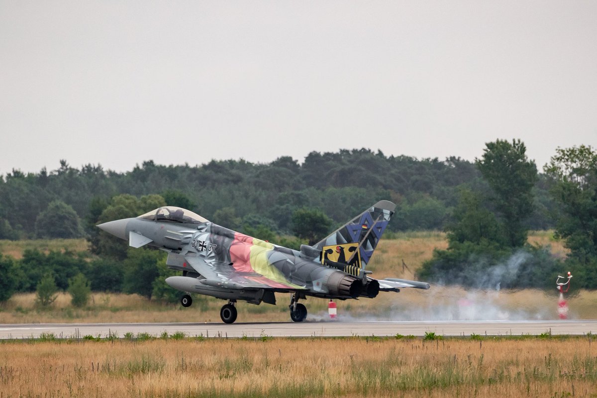 Team_Luftwaffe's tweet photo. Erinnert Ihr Euch noch an unseren #EagleStar- Symbol of friendship? Auf der #ILA22 ist er in diesem #Outfit das letzte Mal zu sehen. Sehr bald wird er entfoliert. 
@IAFsite @ILA_Berlin @bdlipresse https://t.co/xLk7PYvJ4y
