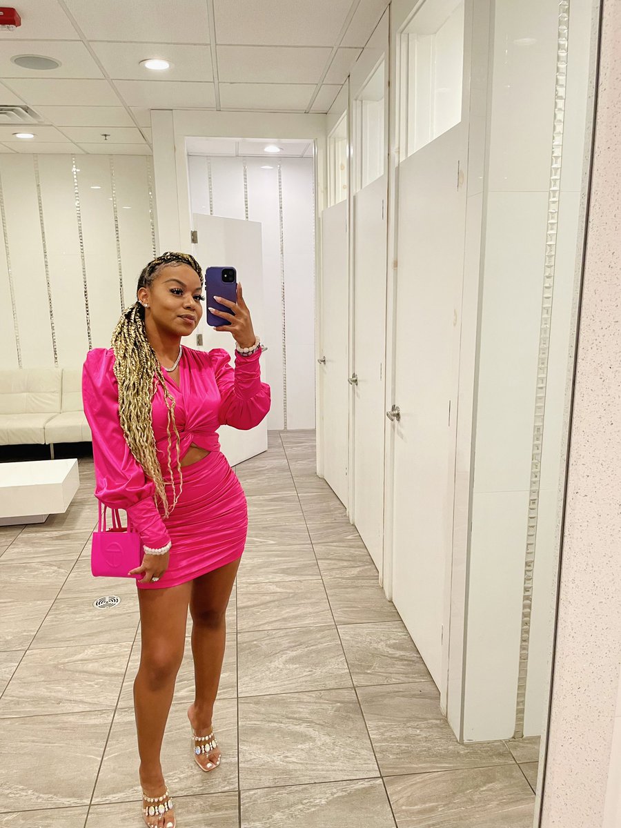 simONE_OFMYKIND's tweet photo. is it giving pretty in pink? 💕 https://t.co/yJ6SCEZeVa