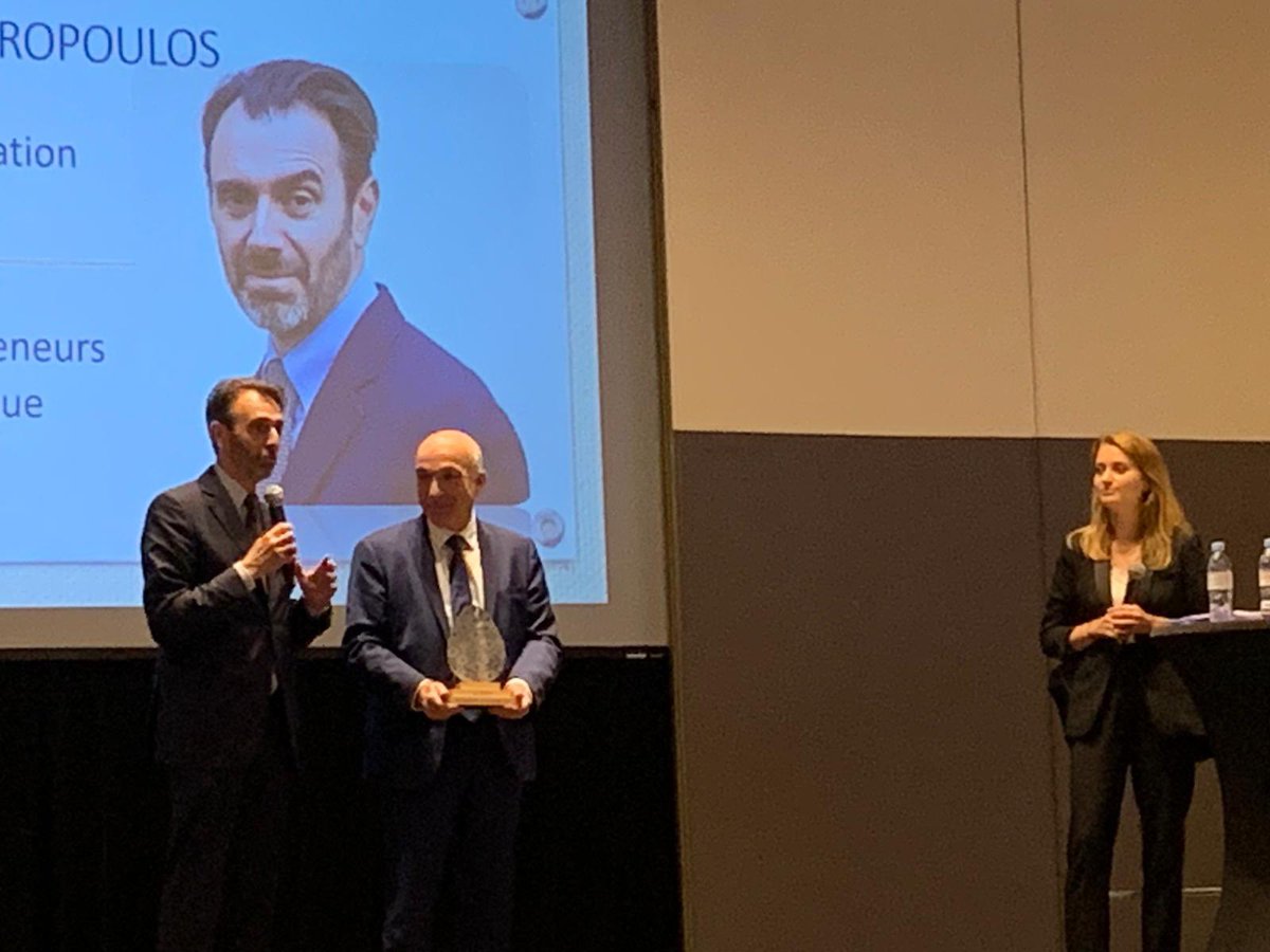 <a href="/Yvon_Grosso/">Yvon Grosso</a> a reçu le prix de l’Entrepreneur pour la République <a href="/EPRepublique/">Entrepreneurs Pour la République</a> pour ses 40 ans d’engagement patronal au service de l’esprit d’entreprendre, 1ère richesse de la Nation. <a href="/leonidas_kalo/">Léonidas Kalogeropoulos</a>