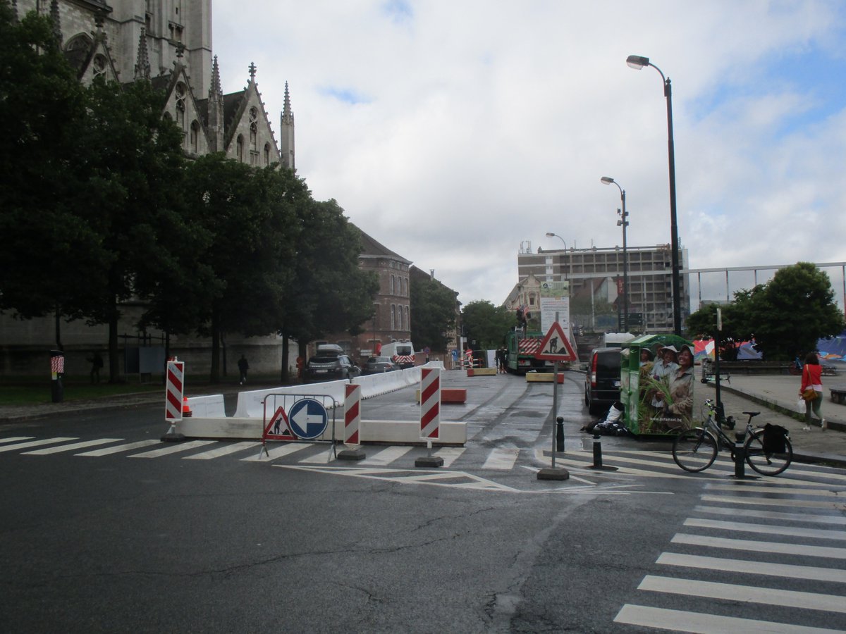 miedemin's tweet photo. #GoodMoveBXL #placemaking Optimising distribution and use of public space. Work in progress. Skatepark Chapelle. Location R9R2+Q5 Brussels #skatebrussels https://t.co/RrYhP1dg7V