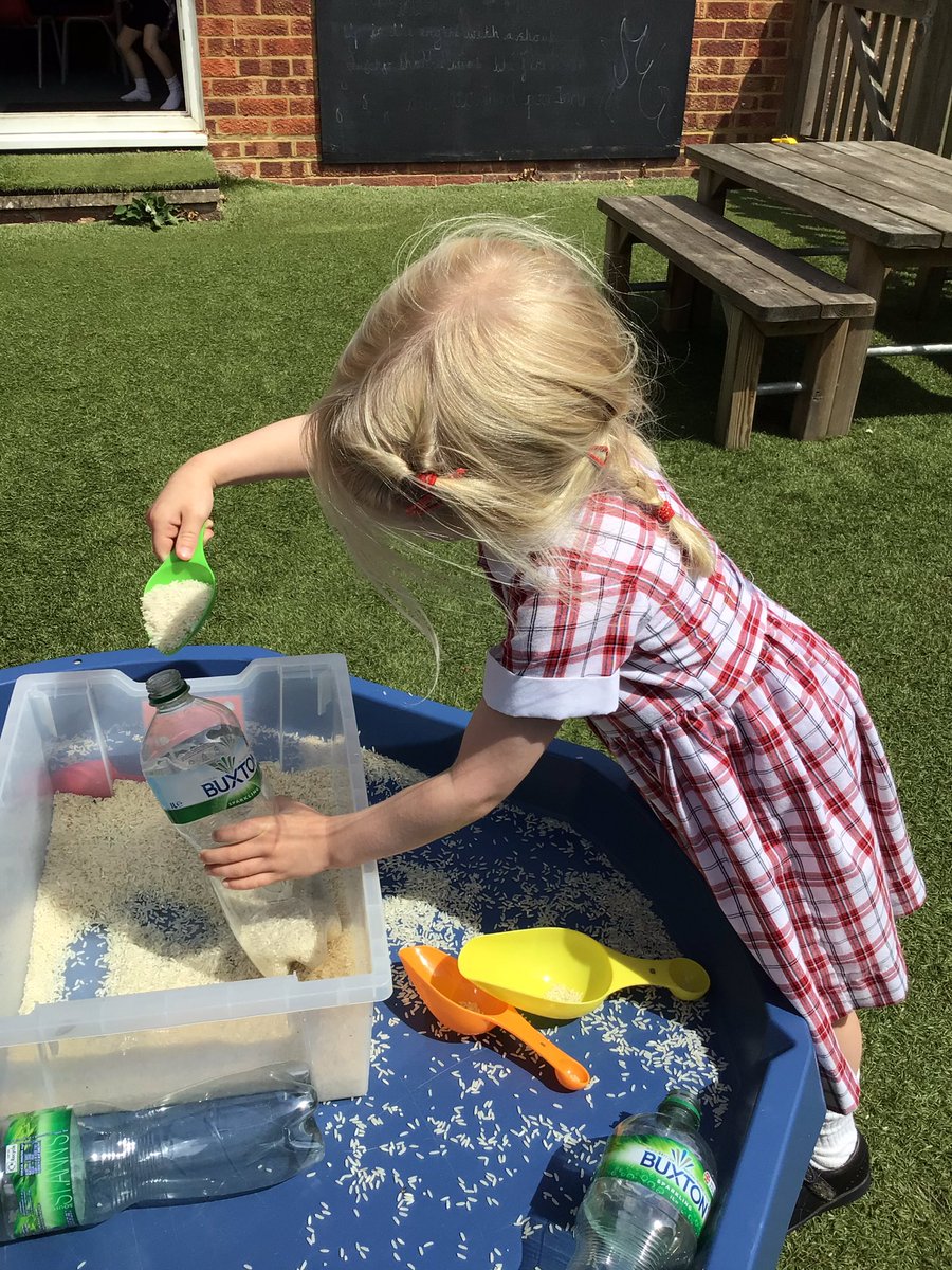 PipersPrePrep's tweet image. #PipersReception had great fun using rice and bottles to make their own rainshakers! #PipersPrePrep
