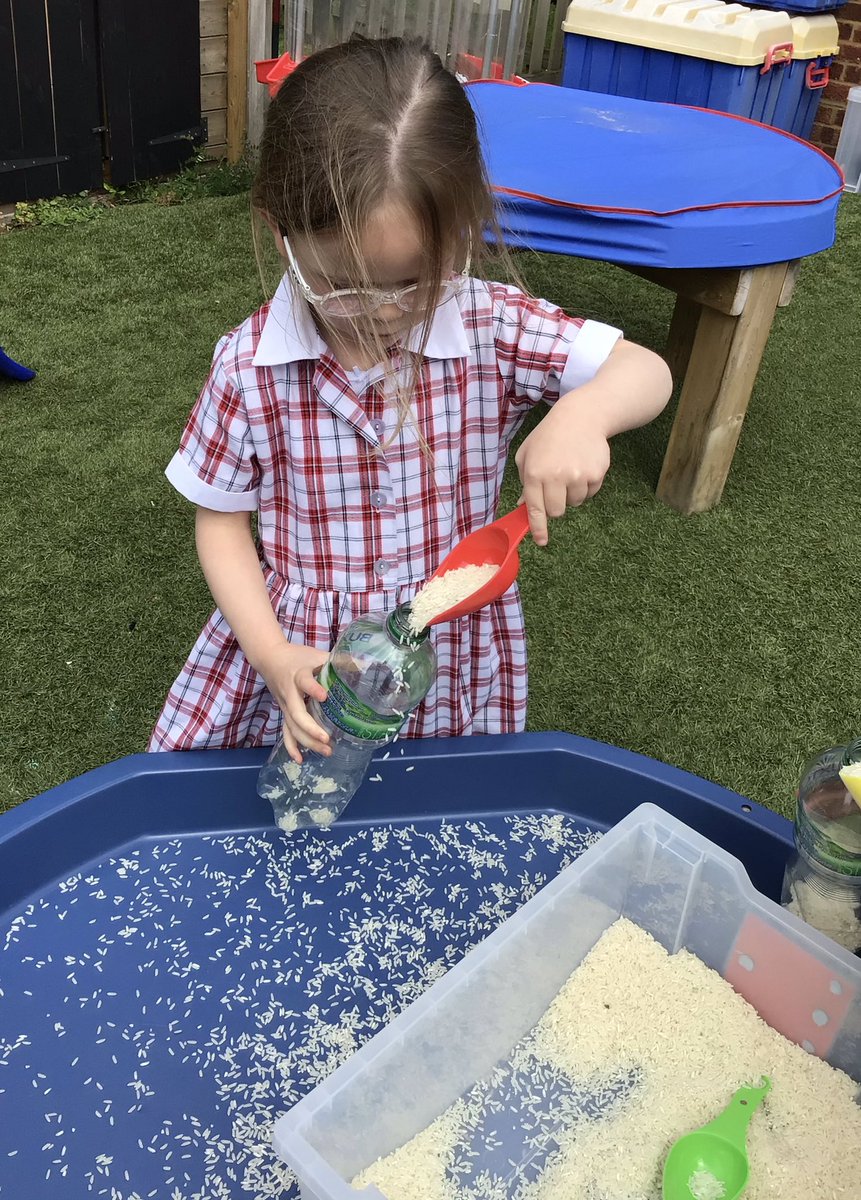 PipersPrePrep's tweet image. #PipersReception had great fun using rice and bottles to make their own rainshakers! #PipersPrePrep