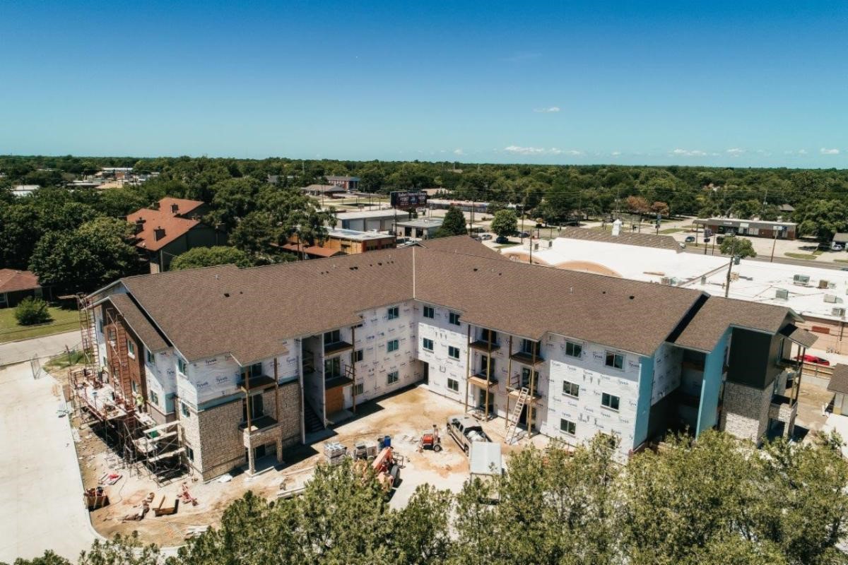 🏘️ The Indian Point apartment complex behind the Indian Hills shopping center at 13th and Meridian is nearing completion! This 39-unit complex is moving into its final stages toward completion around the end of August. #buildtolast