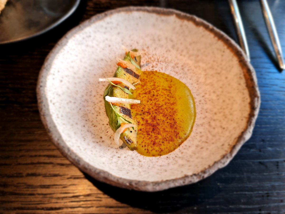 Pedi asilo, y sino se me concede, me quedo atrincherado en 
<a href="/fierrovlc/">FIERRO</a> con <a href="/Ger_Carrizo/">GERMÁN CARRIZO</a> y <a href="/Carito_Lou/">Carito Lourenço</a> y un equipo de máximo nivel con Mariana en sala y la gran <a href="/eva_sumiller/">Eva Pizarro</a>
Un restaurante europeo sólo para elegidos.