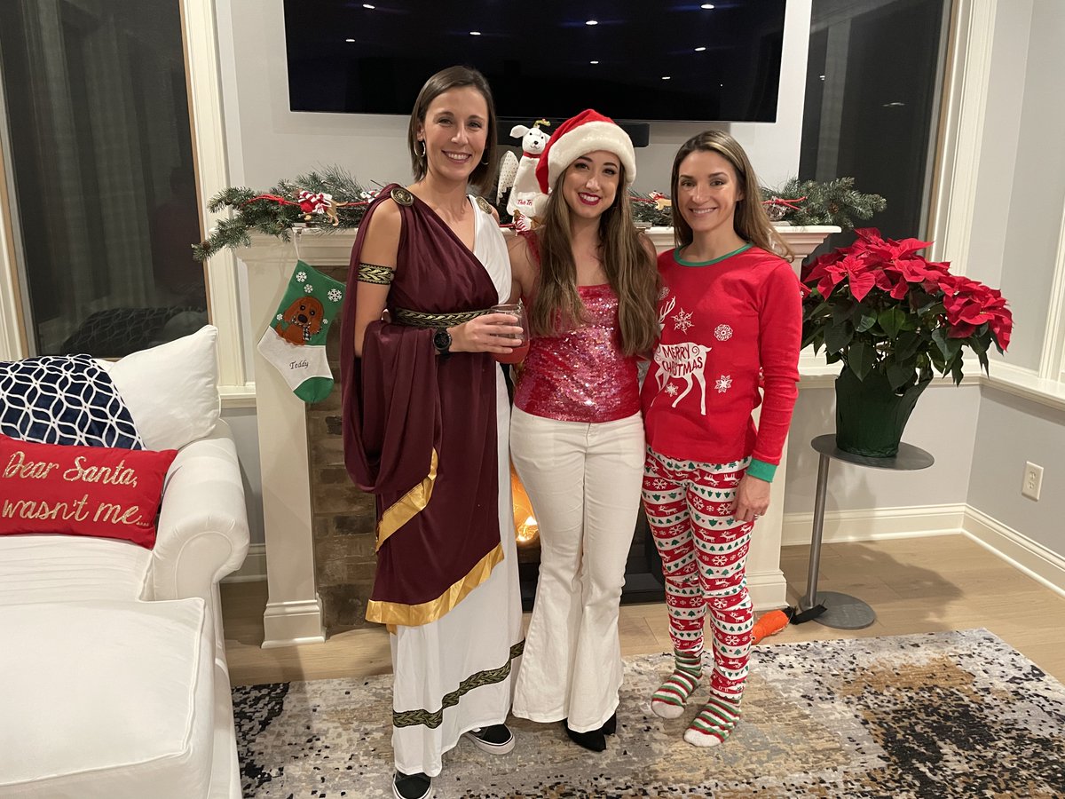 Ahead of tonight's Graduation, we're saying goodbye (as if we ever really could!) to our fantastic outgoing Chief Residents <a href="/AmandaRIngramMD/">Amanda Ingram</a> <a href="/Steph_Stilli_MD/">Stephanie Stillings</a> <a href="/BallingerDoc/">Jenny Ballinger, MD</a> + <a href="/NCHUrology/">Pediatric Urology, Nationwide Children's Hospital</a> Fellow <a href="/mernstUro/">Michael Ernst</a>! What are their favorite memories and what are they up to next? 👇🧵😭