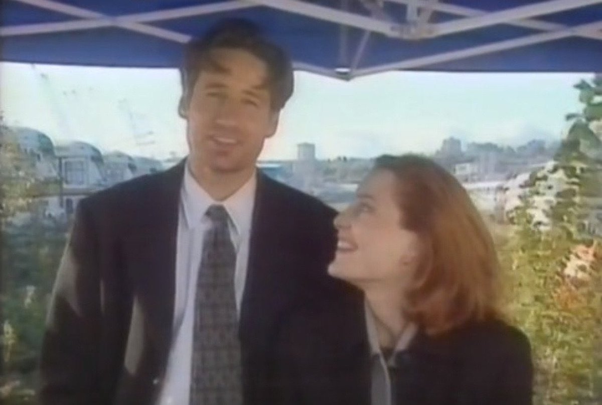 dailygillovny's tweet photo. Find someone who'd look up to you with adoration just like Carrie Fisher to Harrison Ford, and Gillian Anderson to David Duchovny 🥺💖 #carrison #gillovny https://t.co/tsT6pMCc2P