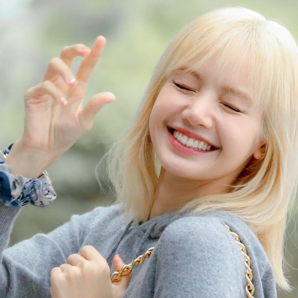 G1RLSLUVR's tweet photo. ٬٬ 🌿 ┄  giveaway  ♡ cuz umuwi lisa, and lisa  tears 💗😭😭

♡ 1 winner of 100 php (gcash)
 - like n rt
 - comment any lisa pics 
 - mbf https://t.co/4SDLD6j3tL