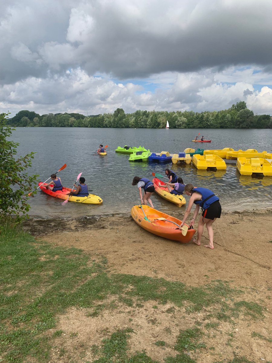 Collège des Bourgognes Chantilly tweet media