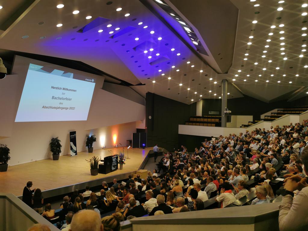 vrwltngslbr's tweet photo. Das Verwaltungslabor gratuliert dem Abschlussjahrgang 2022! #Bachelor #AllgemeineVerwaltung #fhvd #Altenholz https://t.co/IR64hvf7aW https://t.co/OAqHc8ZnBI