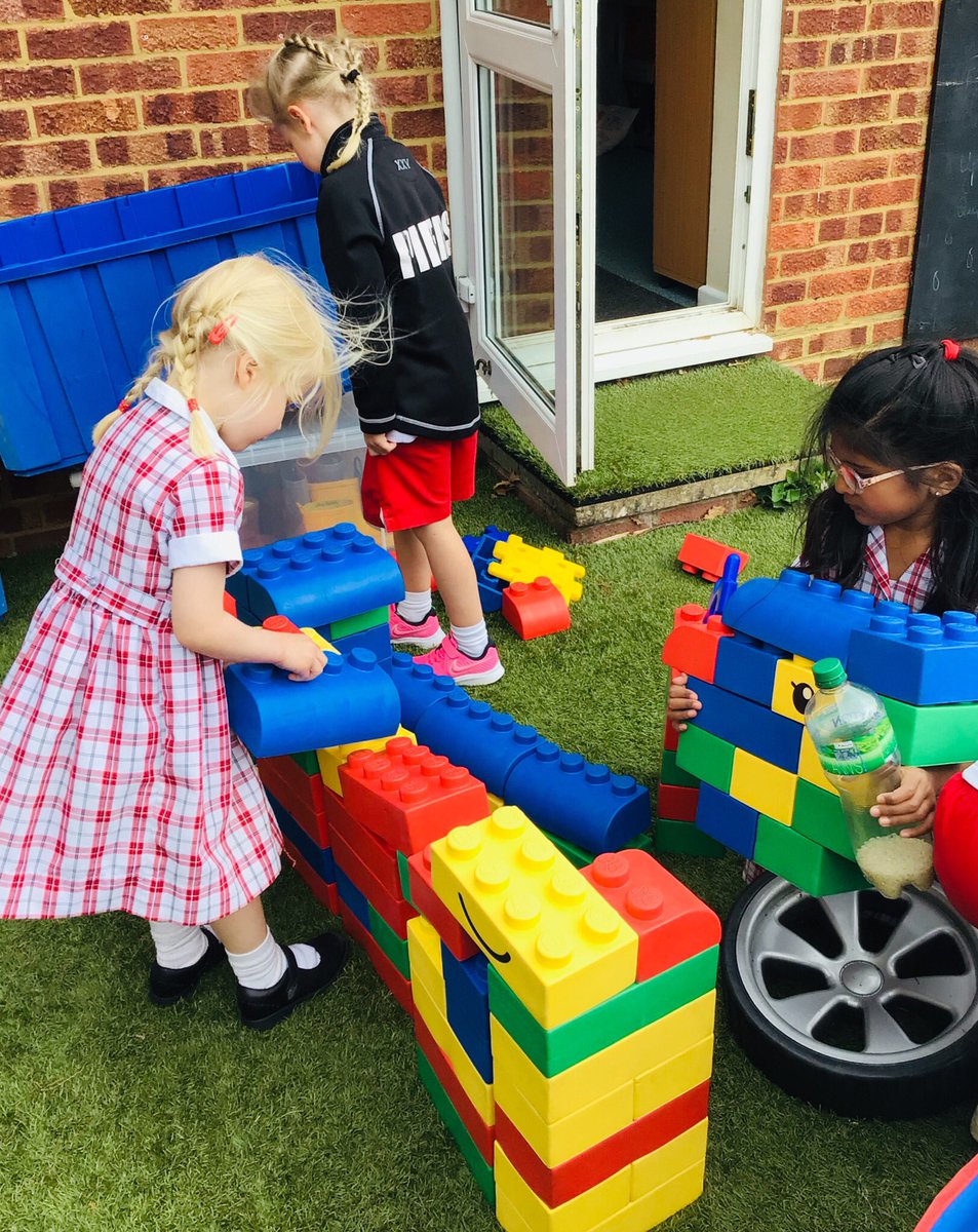 PipersPrePrep's tweet image. #PipersReception worked together, as a group, to build a campervan! #PipersPrePrep