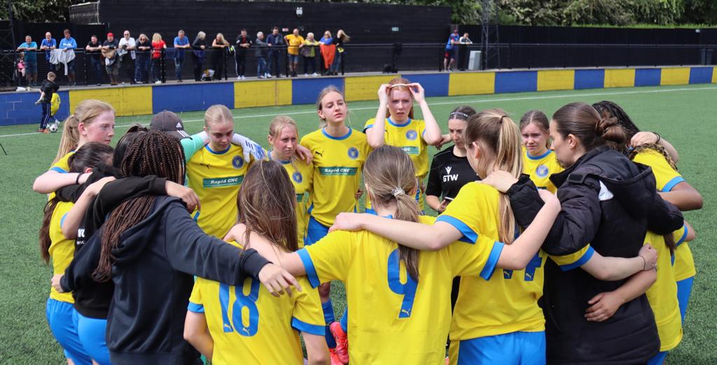 khalsawomen's tweet photo. Best of luck to our U16s who are competing in the @ACESfootballUK this weekend ⚽️💛💙 https://t.co/XoJjLQiBjd