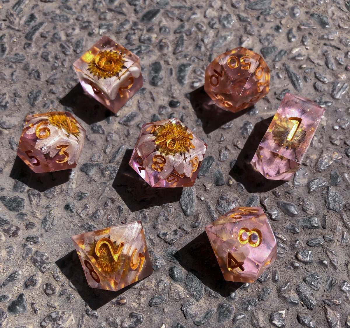 fateweaverdice's tweet photo. Still in love with this flowery set for @jnarseesaw 🥰🌼 What kind of flower would YOU like in your dice? 🤔 Reply here! 👇
#dnd #dndph #dicemaker #dicemakerph #diceaddiction #dnd5e #dndcharacter #dungeonsanddragons #dice #diceph #diceporn #dicecraft https://t.co/mWyOnNvq49