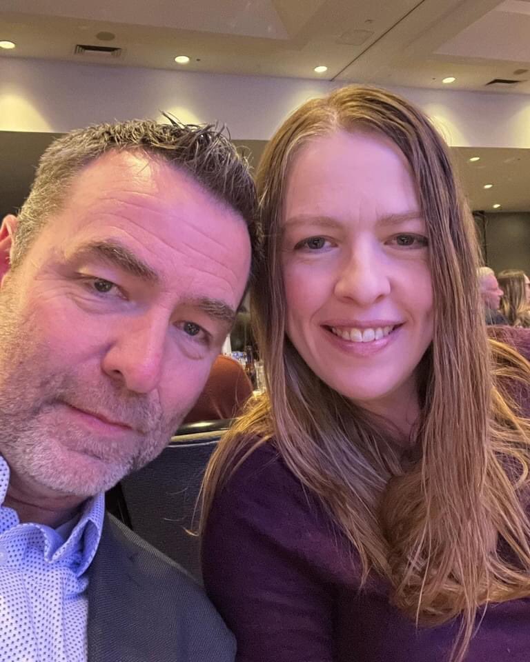 terrymeiners's tweet photo. #WHAS100 🎙 @LelandShow is loving life in Colorado with wife Tabatha & they still have mad love for Kentucky. The former @840WHAS midday host is still cranking out provocative radio shows on Denver’s @630KHOW
Fun catching up‼️
LISTEN 🎧 https://t.co/jYVY0nsLWN
#WHAS100years https://t.co/p6QzexZ5DC