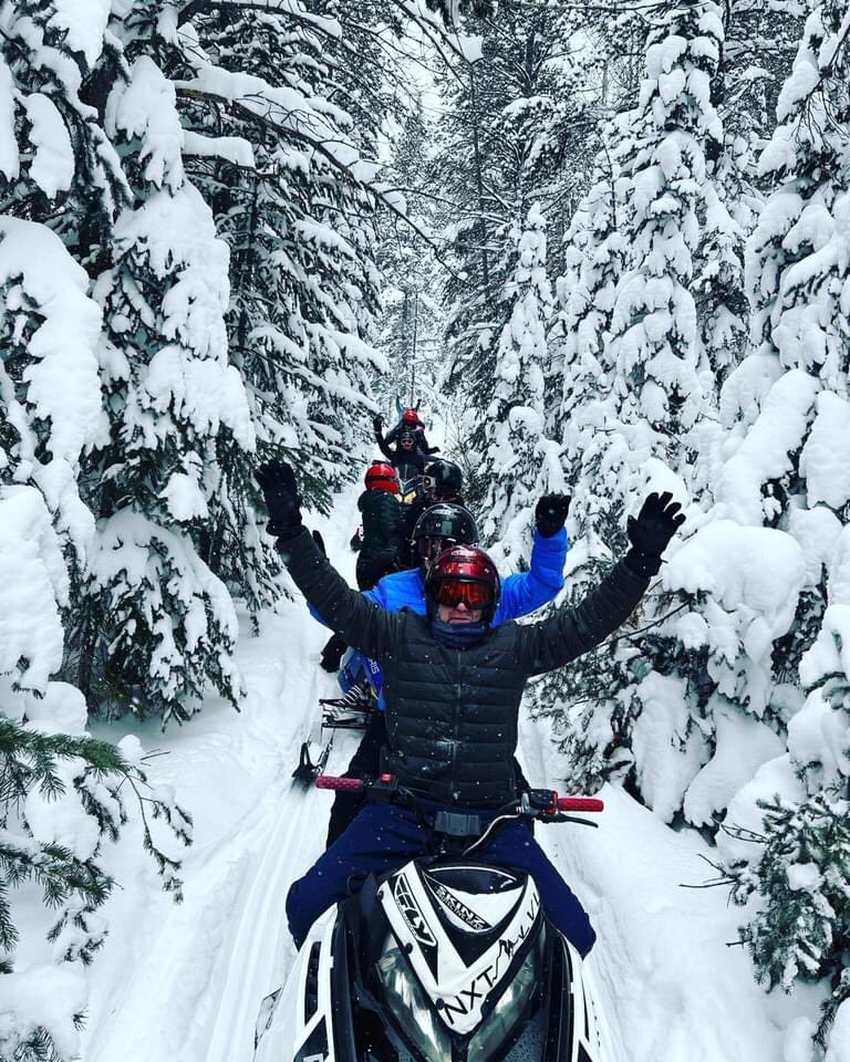 terrymeiners's tweet photo. #WHAS100 🎙 @LelandShow is loving life in Colorado with wife Tabatha & they still have mad love for Kentucky. The former @840WHAS midday host is still cranking out provocative radio shows on Denver’s @630KHOW
Fun catching up‼️
LISTEN 🎧 https://t.co/jYVY0nsLWN
#WHAS100years https://t.co/p6QzexZ5DC