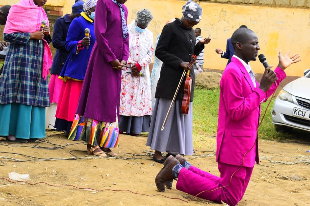 AFTER THE PARK TO PARK EVANGELISM INSIDE THE JOMO KENYATTA UNIVERSITY, THE STUDENTS HAVE NOW MOVED OUT FOR A VERY POWERFUL CRUSADE WHICH HAS JUST KICKED OFF IN A VERY POWERFUL WAY
<a href="/GriphinsC/">GRIPHINS CHANGILWA</a> <a href="/PstFrench/">Pasteur See-Jee 🇬🇫🇨🇵</a> <a href="/FridahEndala/">FRIDAH ENDALA</a> <a href="/JOSEPHINEIBUNYU/">Josephine Ibunyu Joe1</a> 
#StudentsRevivalInJKUAT