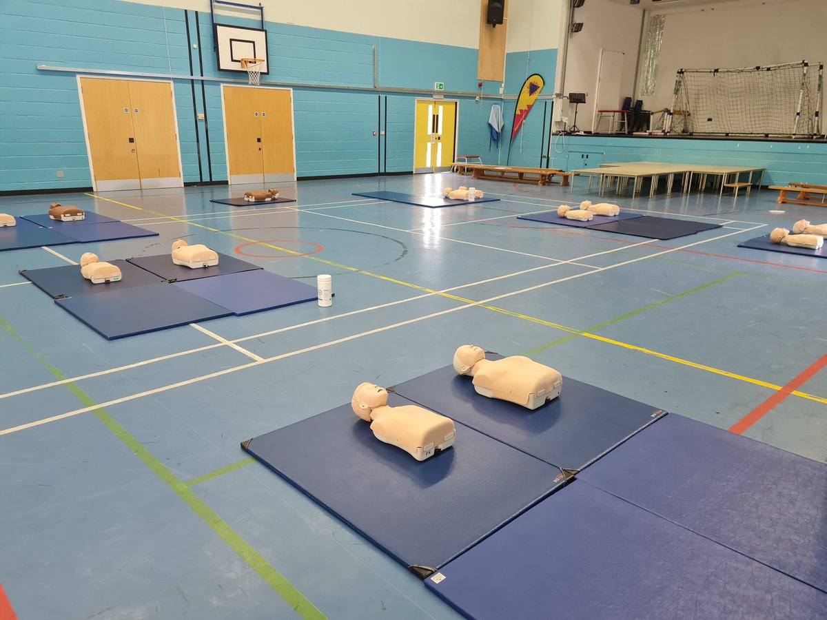 memadesarah's tweet photo. #AskMe about my #SJADay With @SjaNorwich at @CattonGrove teaching Yr1 pupils emergency first aid, how to keep themselves safe and making 999 calls, it's never too young to learn! #NorwichCentralOnTour  @SJANorfolk @SJAYouthEng @stjohnambulance https://t.co/0qwD29aPo4