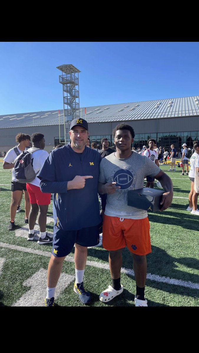 Woke up this morning thankful for an experience of a lifetime. Thank you <a href="/CoachMikeElston/">Mike Elston</a> for the session. I learned so much that I will use. #workhard