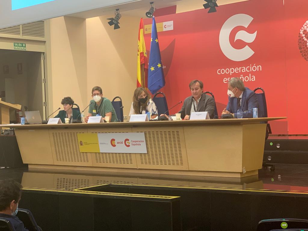 Covap's tweet photo. 🌾Nuestro director de desarrollo de negocio @eleonp ha participado en el seminario sobre alianzas multiactor organizado por @AECID_es, @acodea_ y @Acontraelhambre para aportar su experiencia como #agripooler.🤝#ZeroHunger #sectoragroalimentario https://t.co/OPKZK7LaO6