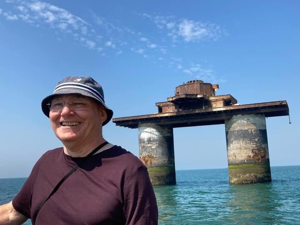 Music and chat with Ray Clark every Sunday at 10am, as we stream Caroline Flashback over the weekend. Join him for the best sounds from the pirate radio days of the 60s-80s. You can also catch Ray every Thursday at 10am on Caroline Community Radio. 94.7FM &amp; online