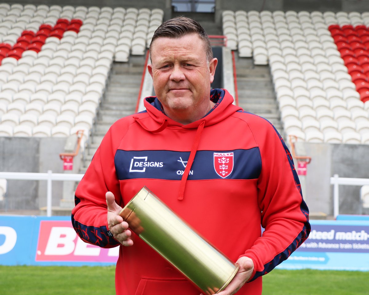 Hull KR’s Stadium Manager, Phil Stow will undertake a huge 300-mile walk carrying a brass shell in aid of <a href="/mosemasoefund/">Mose Masoe Foundation</a> and @Soldierscharity 🪖❤️

Read more and donate here❗️👉 bit.ly/39S9VFW

#UpTheRobins 🔴⚪️