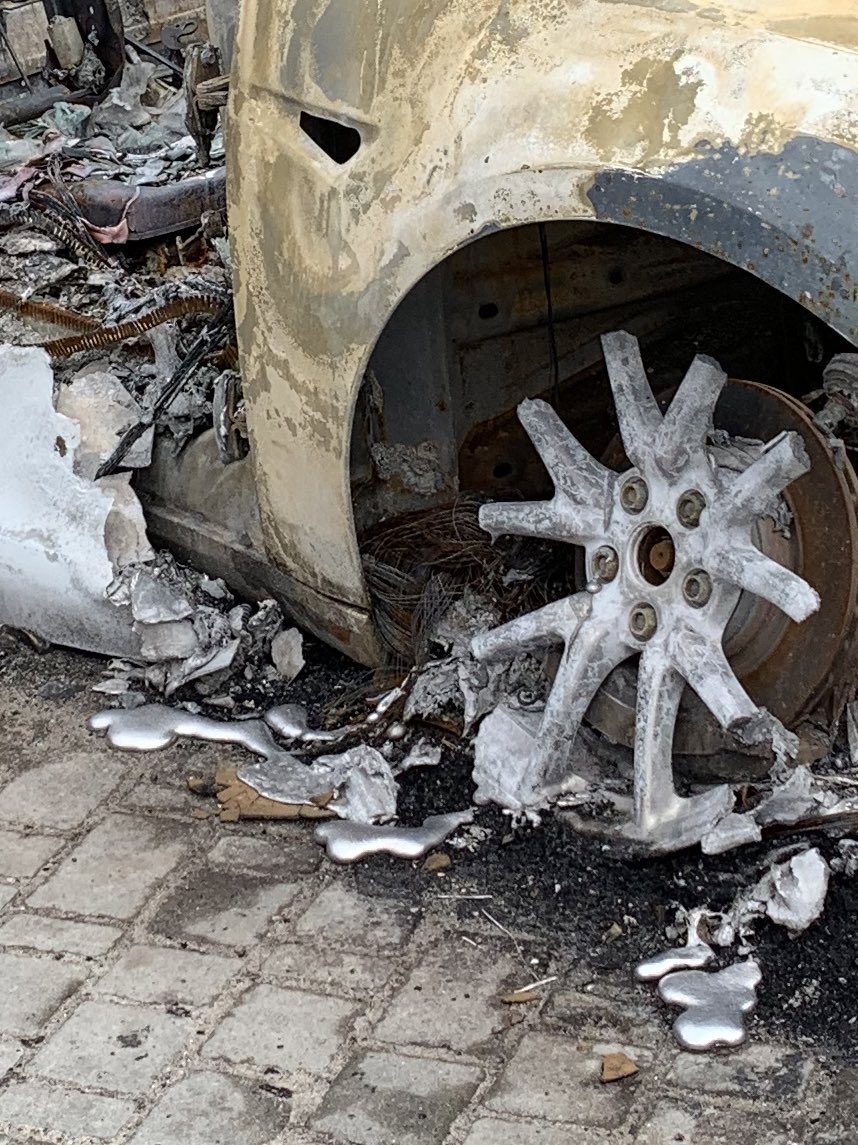 looking closer, I noticed such beautiful frozen streams of metal - this is a melted aluminum from #tesla3 whees.