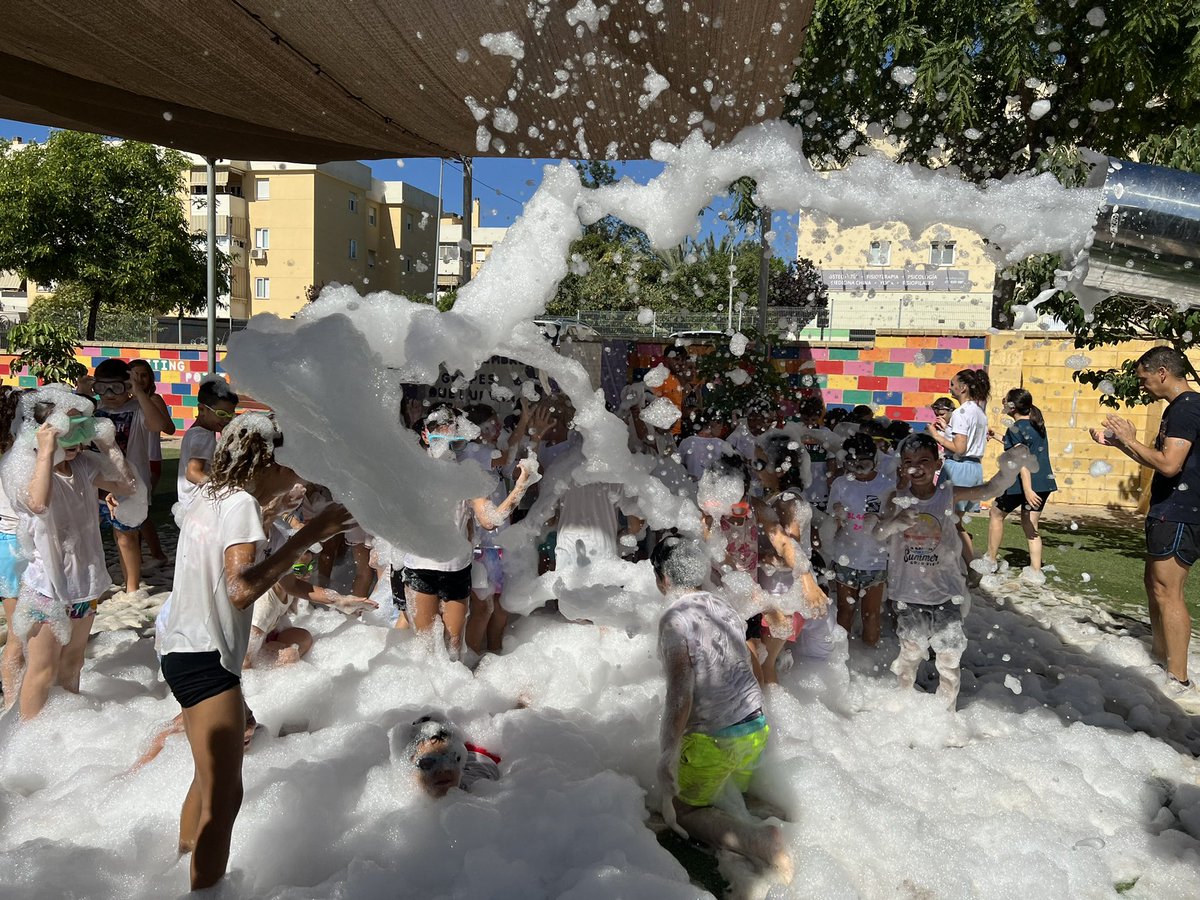 CEIPCARMBURG's tweet photo. Despedimos el curso 21/22 con nuestra fiesta del agua. Gracias a nuestra AMPA @ampacolores  por la buena organización y a nuestras familias q han colaborado en hacerlo posible por el disfrute de nuestro alumnado Gracias.A toda la comunidad educativa feliz verano @Malagaconvive https://t.co/TaLGYStnjg