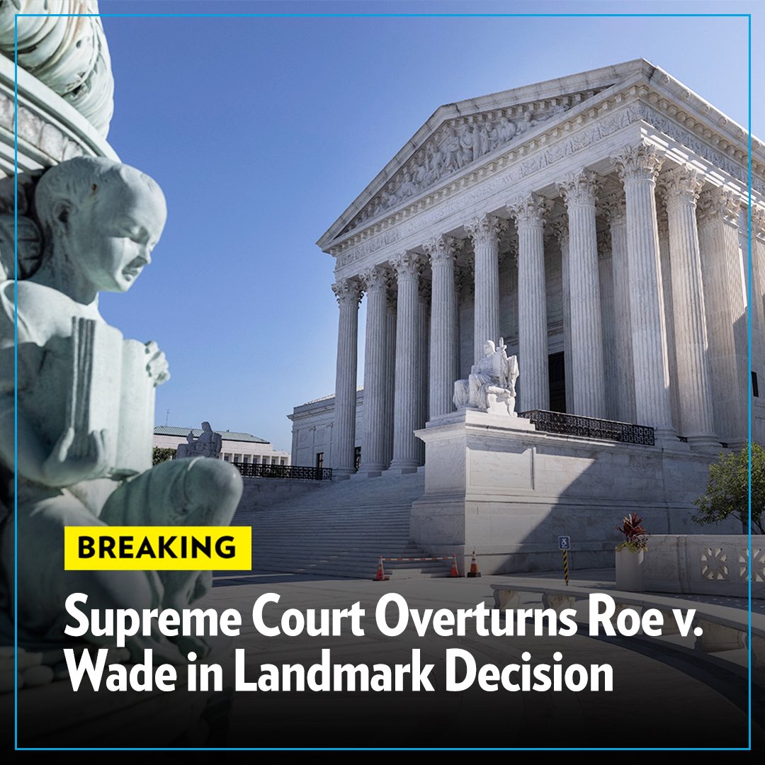 BREAKING NEWS: The Supreme Court has just overturned Roe v. Wade, ending the constitutional right to an abortion. | 📷: Kevin Dietsch/Getty