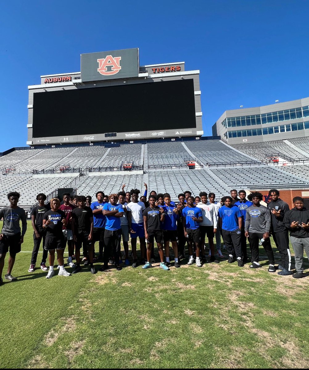 RicoZackery's tweet photo. We are taking the LAKESHOW on the road this weekend for college campus tours!! First stop AUBURN UNIVERSITY - WAR EAGLE!! #CometotheLAKE 🥶🥶🥶🥶 https://t.co/FPHbPwuKg2