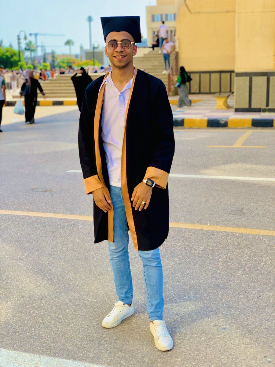 Zyad19554010's tweet photo. finally graduated🤍🤍✅ https://t.co/9kBbUwBe2u