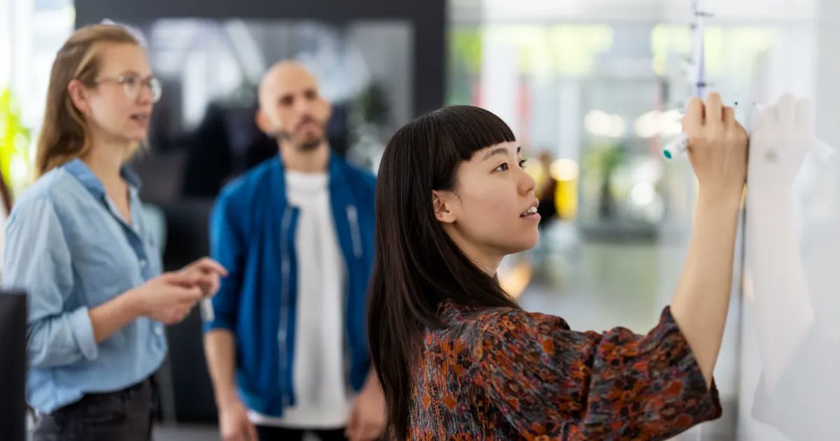 KatieVernoy's tweet photo. I recently came across this article on what #AutisticEmployees actually want their coworkers to know and do, and thought I’d share it with you all. One of the tips? “Reconsider what ‘normal’ really is.”  Read on: https://t.co/PknbEzYyNA #EvolveToThrive #BusinessAdvice https://t.co/pRrW1DdbEu
