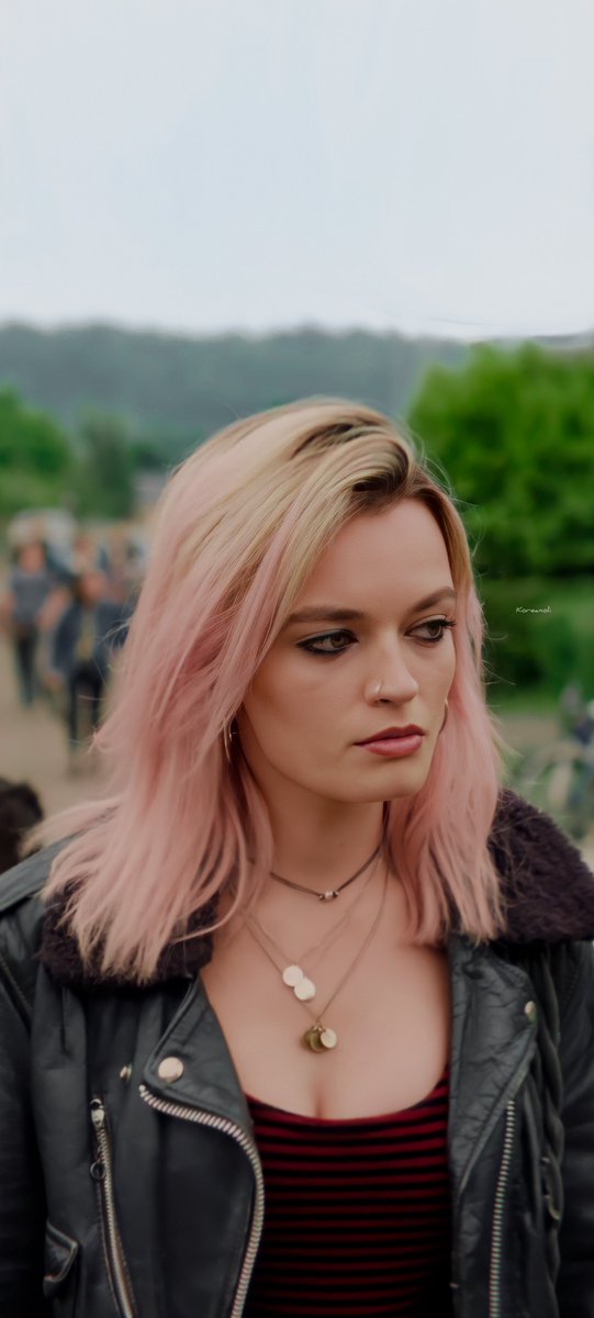 koreanoli's tweet image. Emma mackey As Maeve wiley ❤️