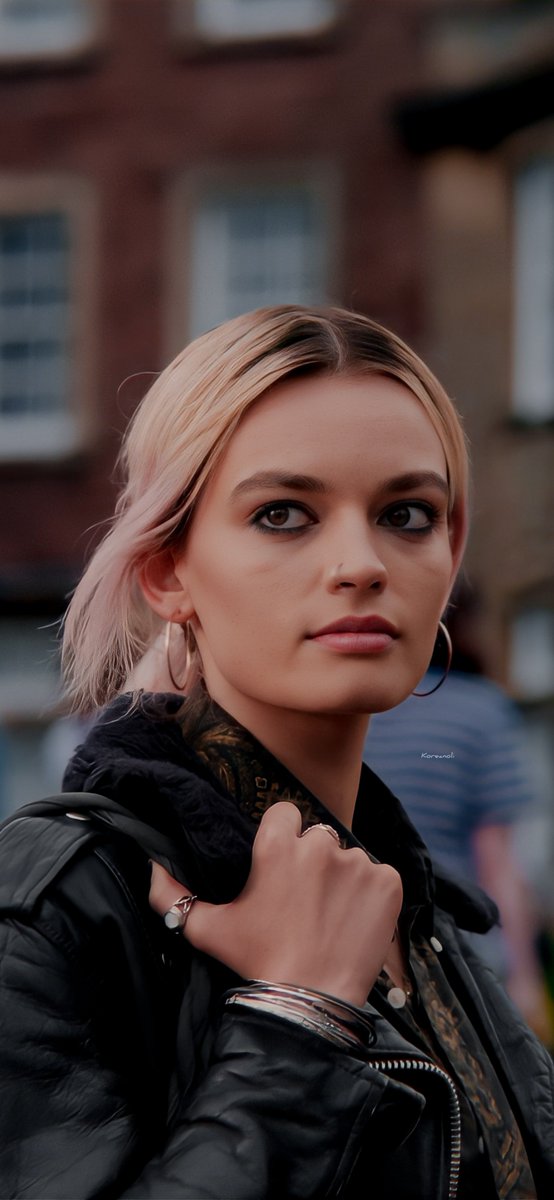 koreanoli's tweet image. Emma mackey As Maeve wiley ❤️