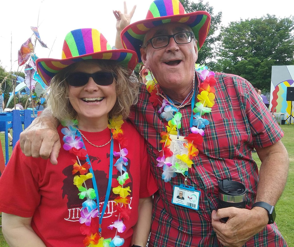 SidestrandHall's tweet photo. Strandfest a feast of colourful characters!#musicfest #colours #northnorfolknews https://t.co/fD6LoUyIKk