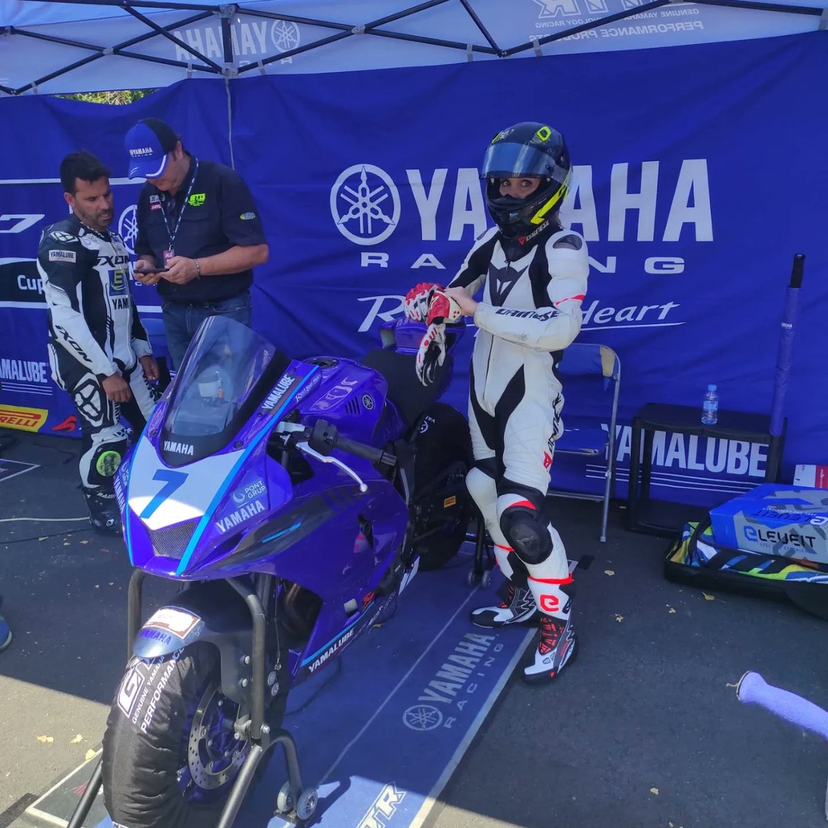 JuditFlorensa's tweet photo. 1a sesión de entrenamientos con la R7 de la Yamaha R7 Cup en el @Circuitcat_es 💙💙💙 Estoy súper oxidada después de siglos de inactividad, pero muy feliz de volver al ruedo este finde ✊🏻💥🏁💙 #yamaha #r7cup @YamahaMotorEU https://t.co/NoZUjroQyt