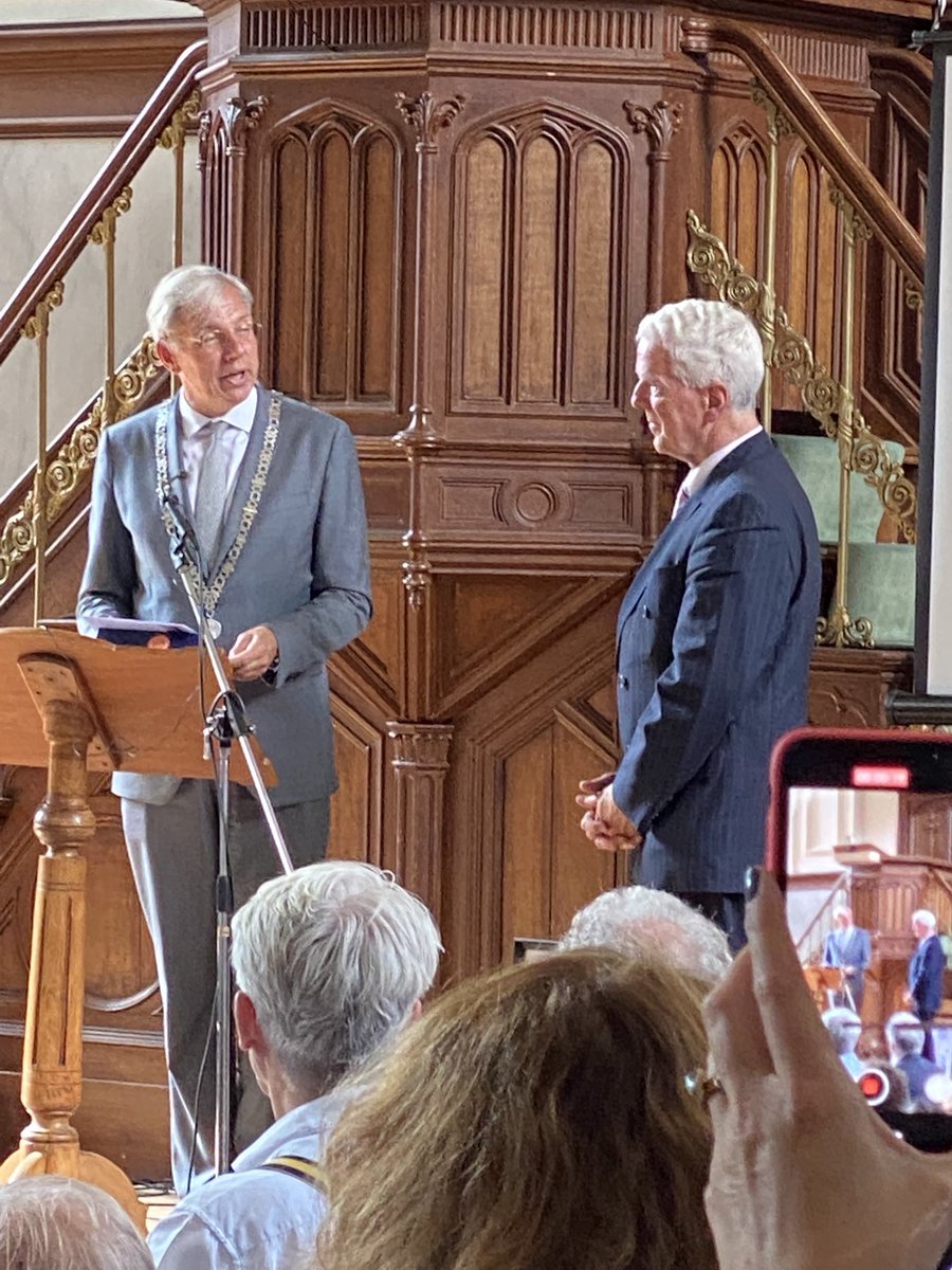 Kleine lintjesregen in onze branche. Jan de Laat wordt ridder!