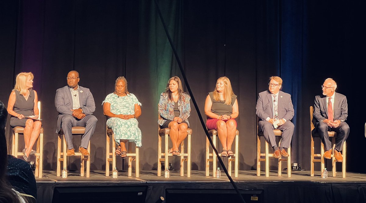 sdu46's tweet image. Our #U46Team continues to represent at the #BE2022 conference! Supt. Sanders and Harriet Gifford Kindergarten teacher Rosie Torres discuss the U-46 supports, resources and happenings to continue building #teacherleaders, address equity &amp;amp; their impact in the lives of our students.