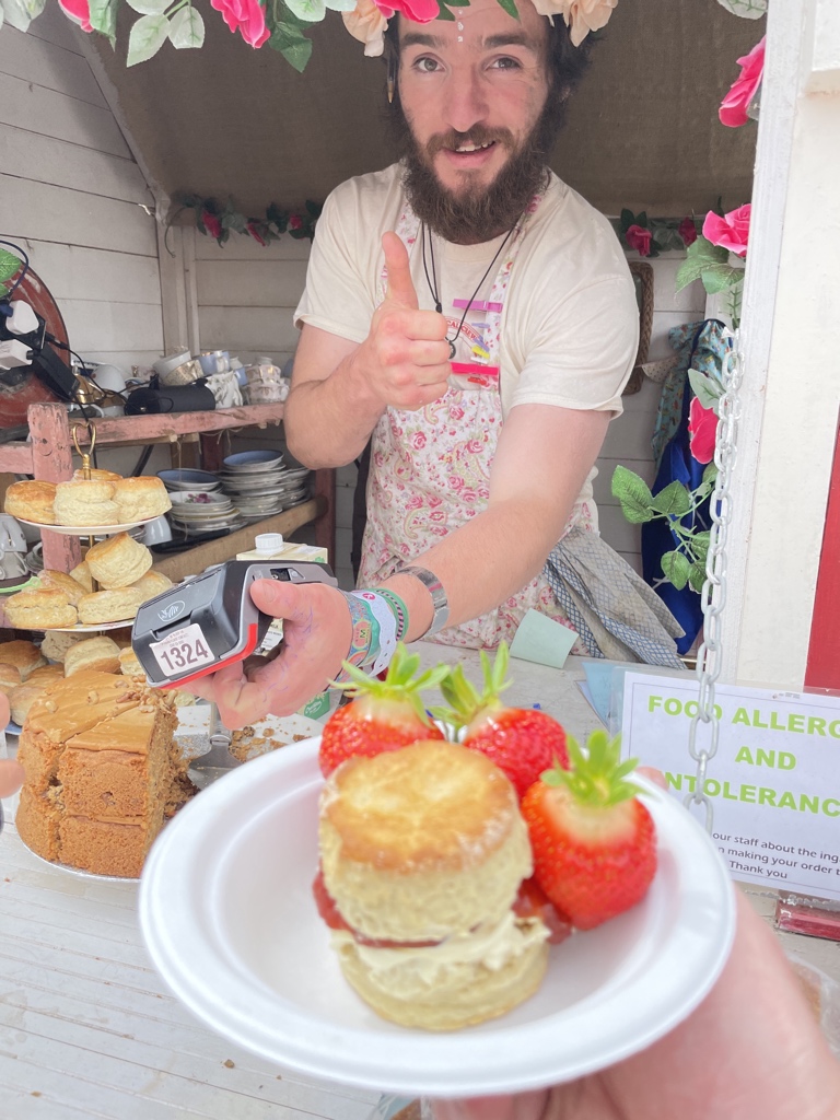 Outstanding. He says that as a retailer he has to remain strictly neutral but Johnny at the Cream Tea stall in the Green Fields does his (delicious) takeaway scones #CreamFirst. Absolute legend! 

Happy #CreamTeaDay everybody!